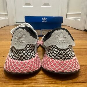 Adidas Deerupt Runner Woman’s Sneaker 
Core Black Chalk Pink
Style code CQ2909